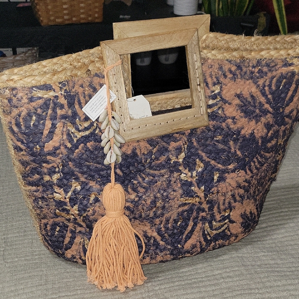 NWT Stylish Large Tan and Black Jute Tote Or Beach Bag